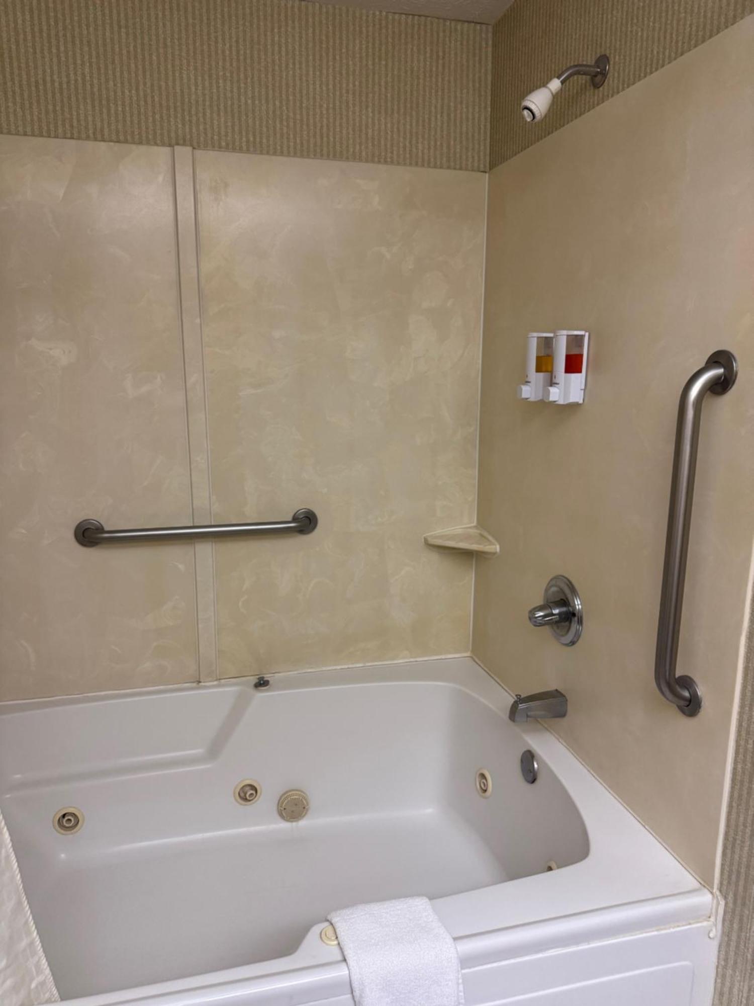 Windsor Inn & Suites Dodge City Eksteriør billede