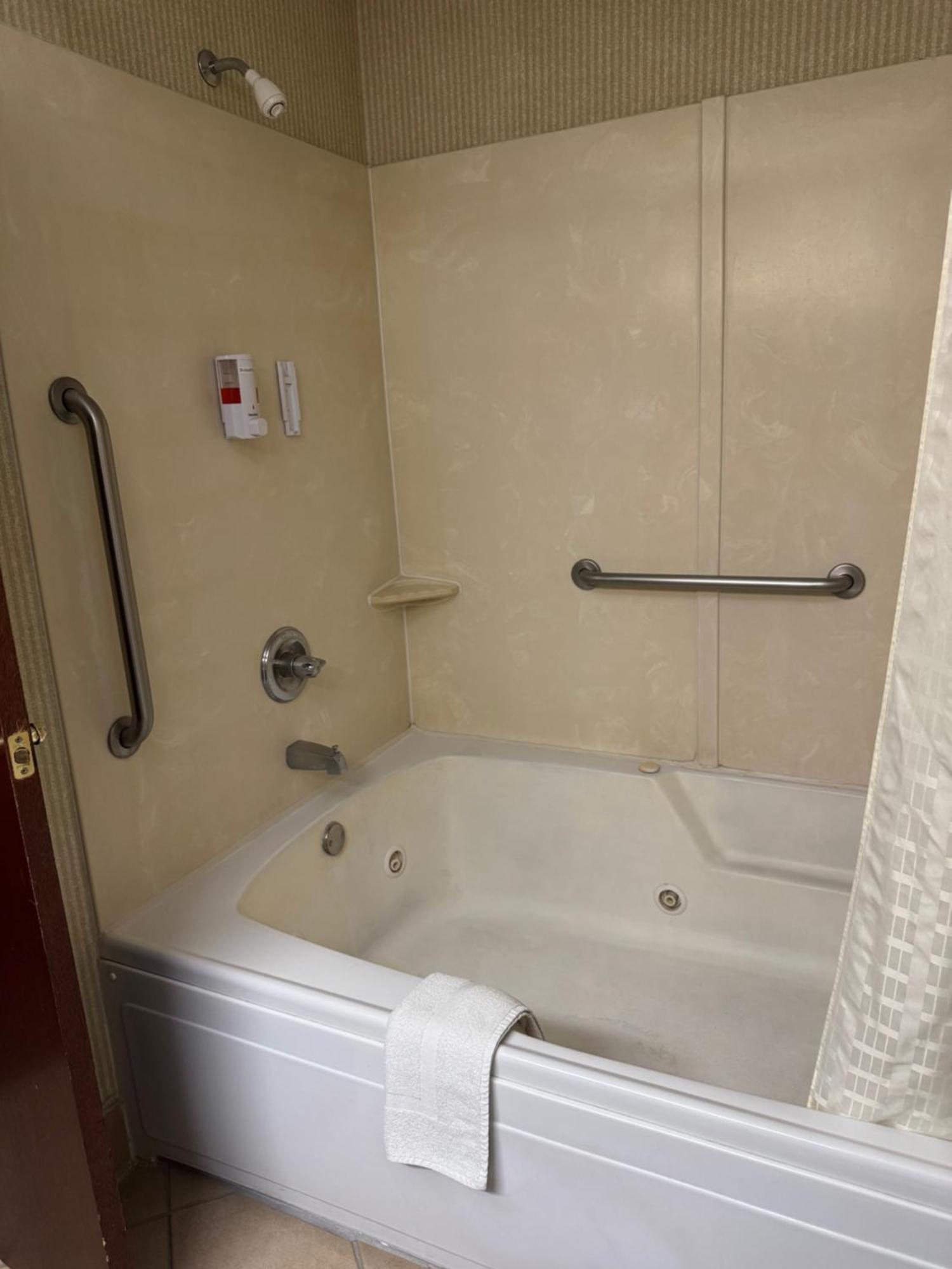 Windsor Inn & Suites Dodge City Eksteriør billede